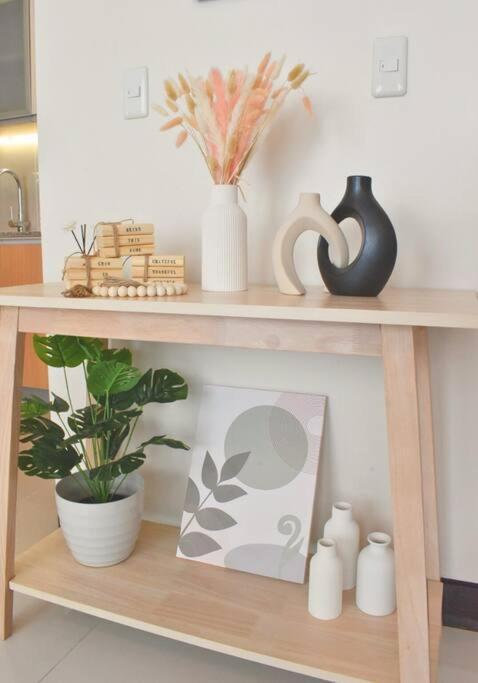 & Away - Luxury In Mactan Newtown, Lapu-lapu Apartment *